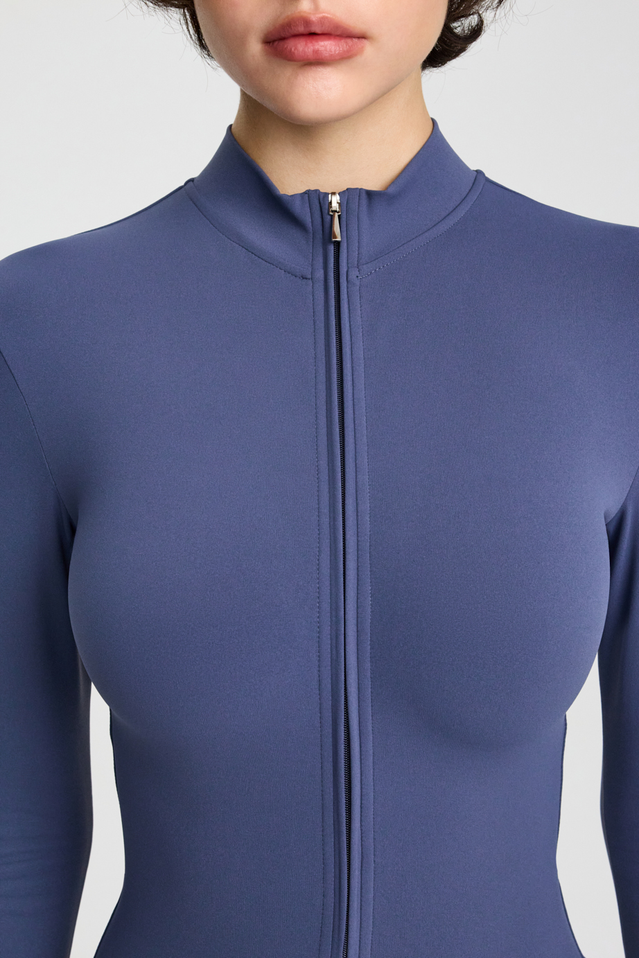 Комбинезон с длинными рукавами и брюками-клеш, с молнией на груди