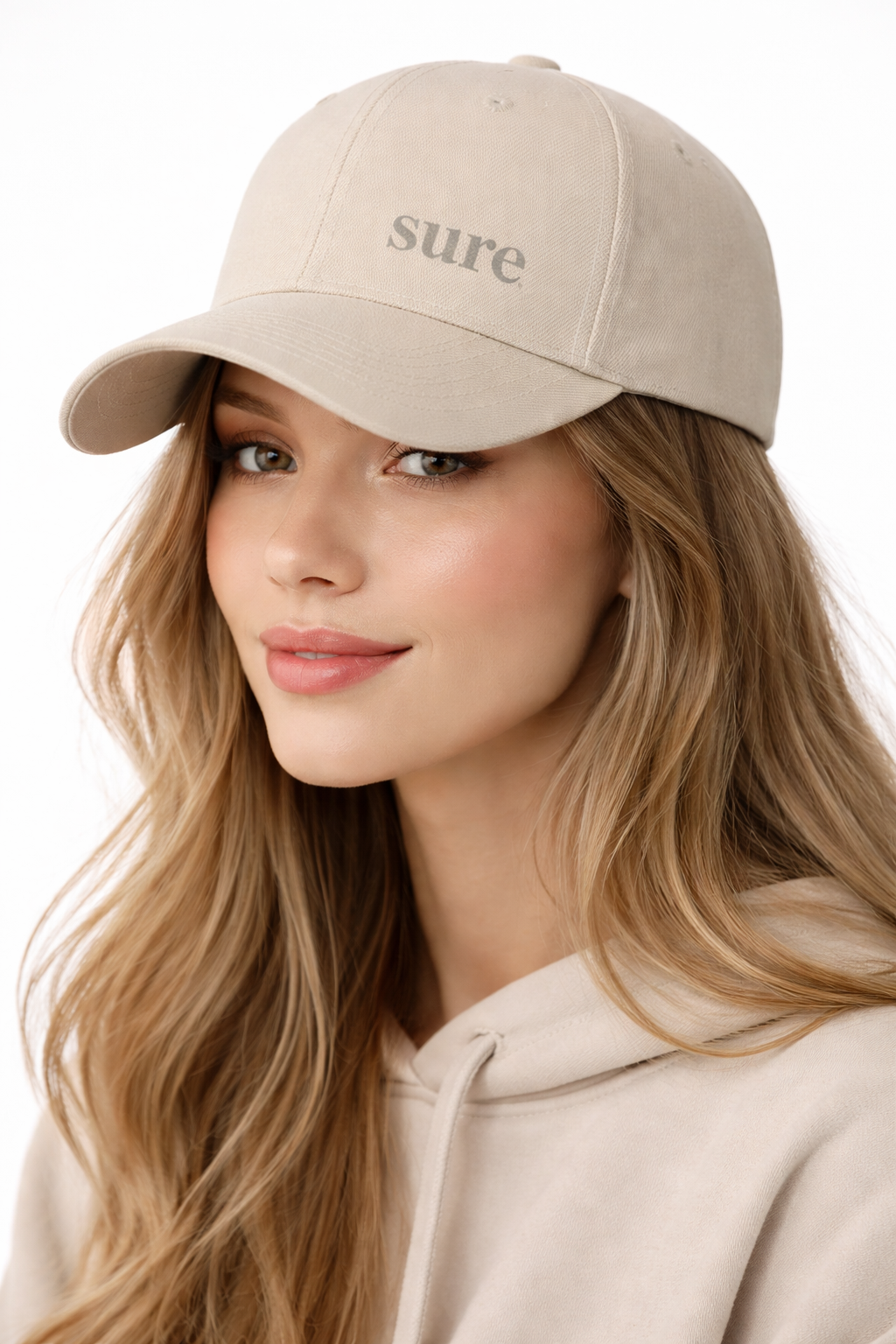 Кепка-бейсболка с маленьким логотипом