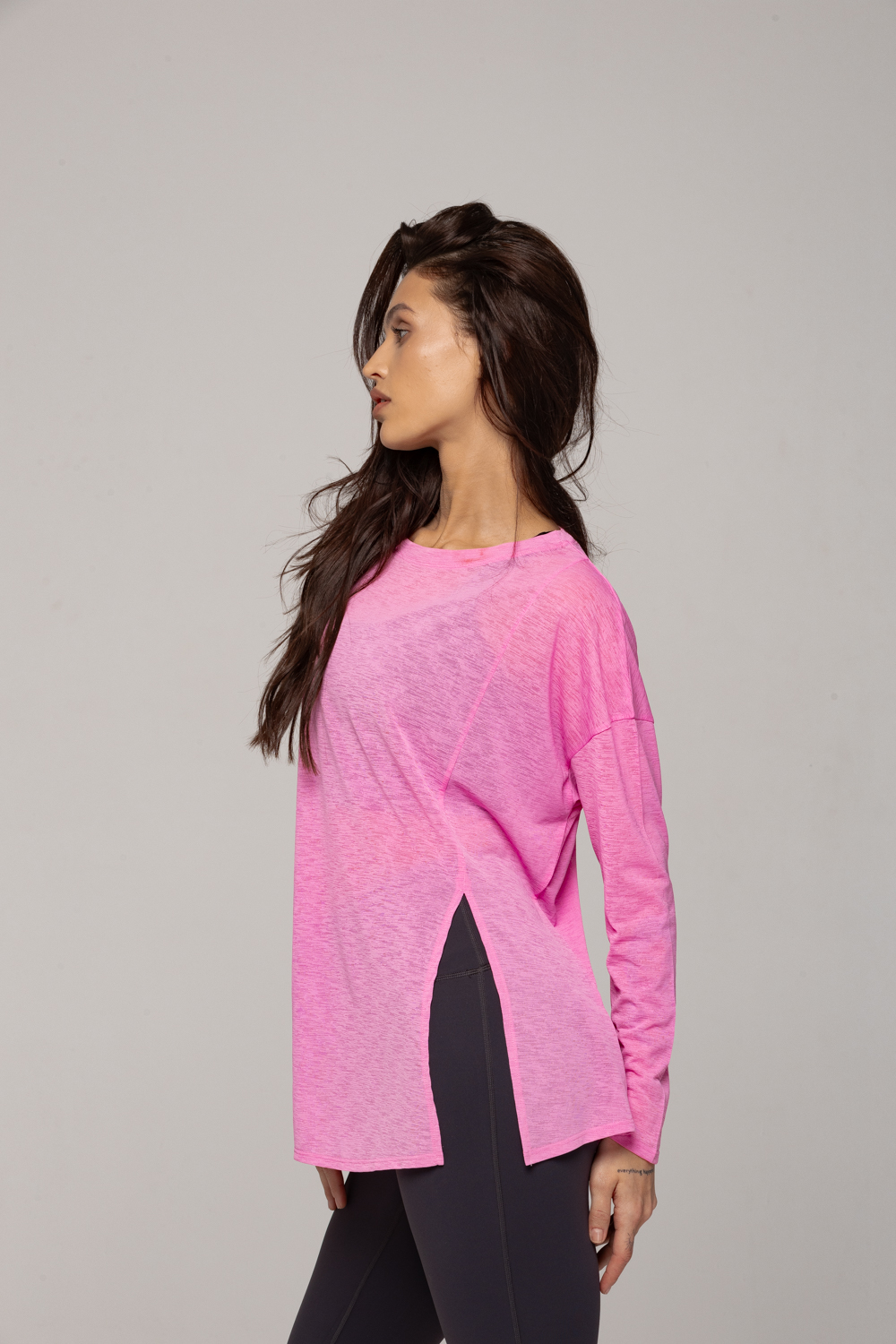 Лонгслив полупрозрачный оверсайз с разрезами