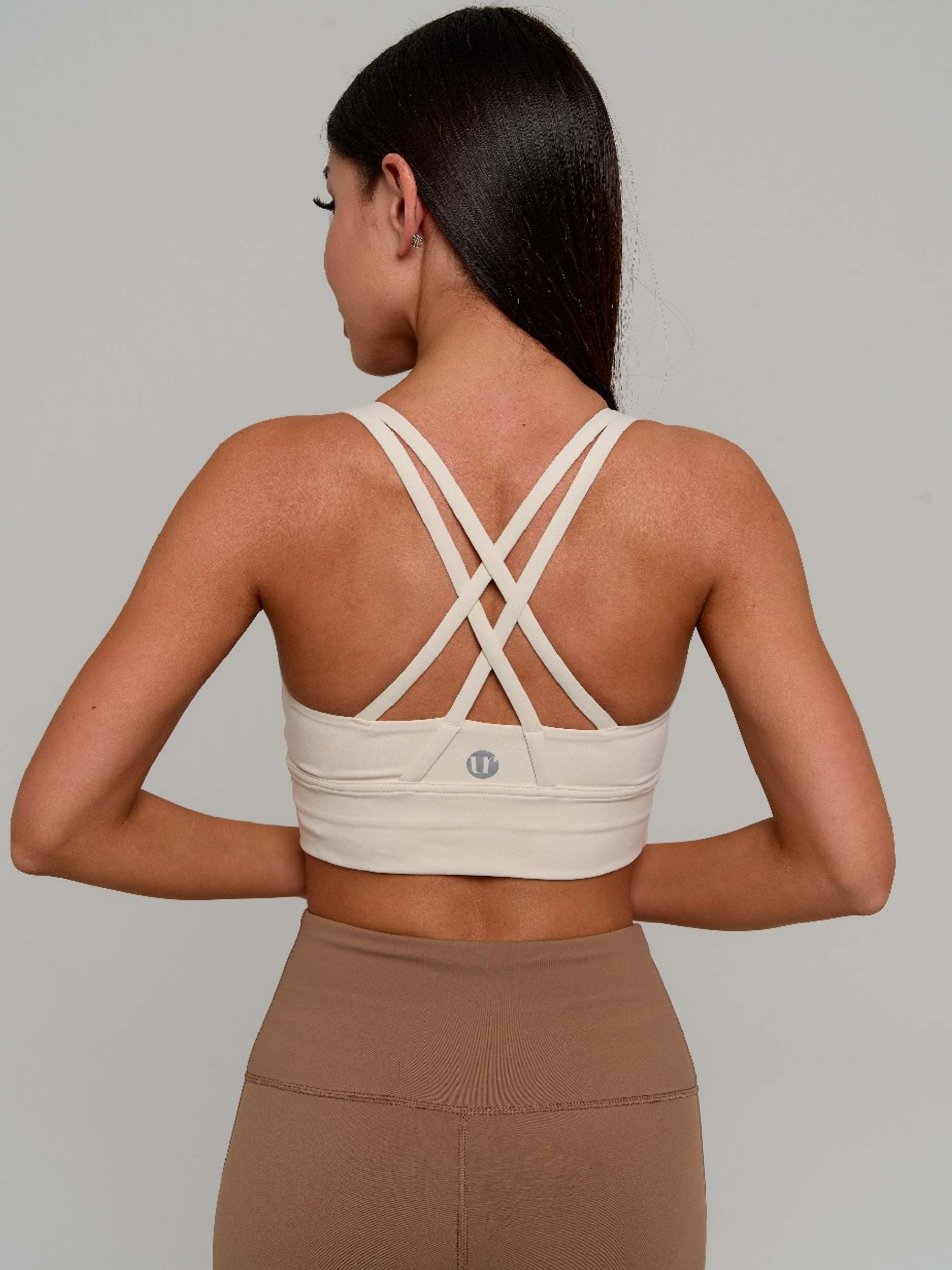 Спортивный топ бра со средней поддержкой и перекрестными бретелями на спине