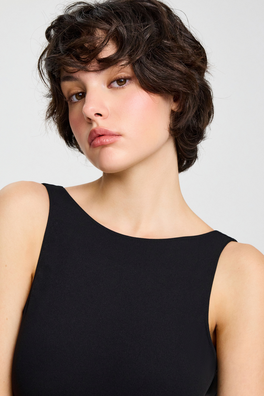 Комбинезон с глубоким вырезом, для фитнеса и йоги, с брюками-клеш, без чашечек