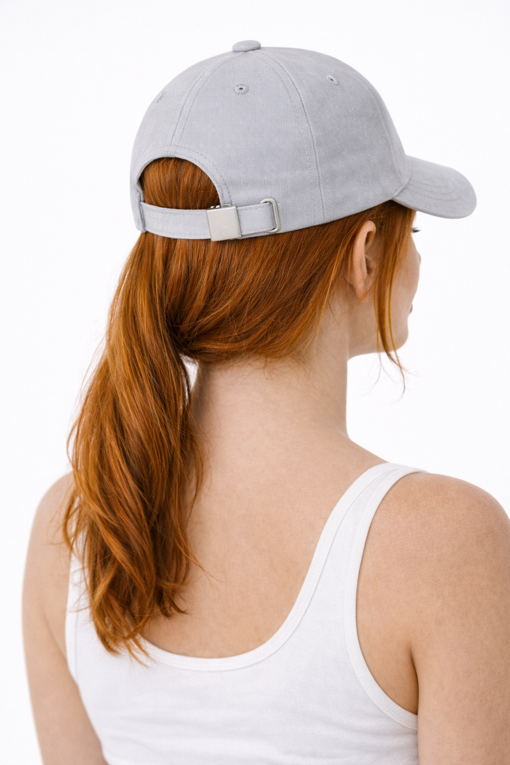 Кепка-бейсболка с маленьким логотипом