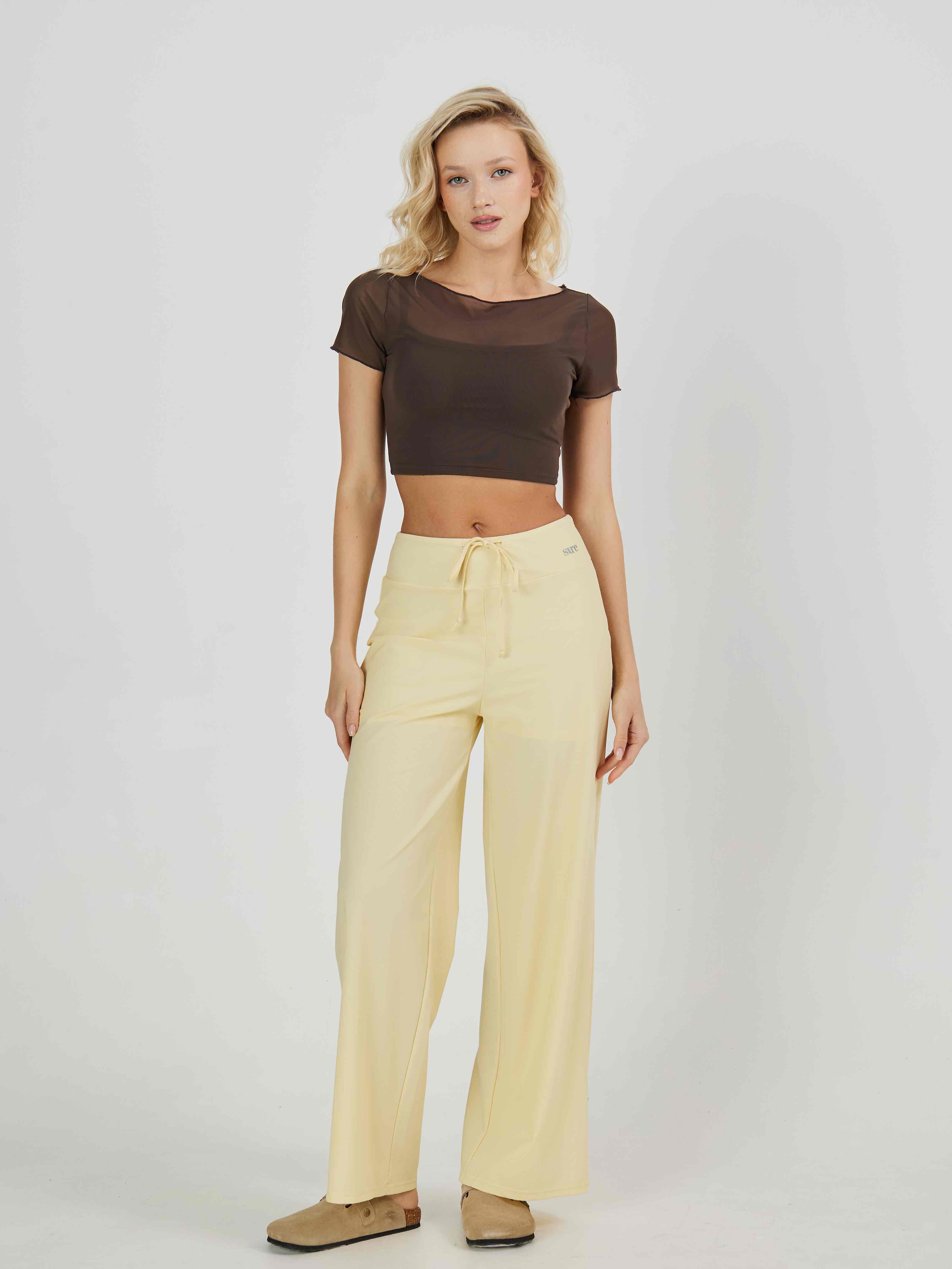 Укороченная футболка из сетки с внутренним топом