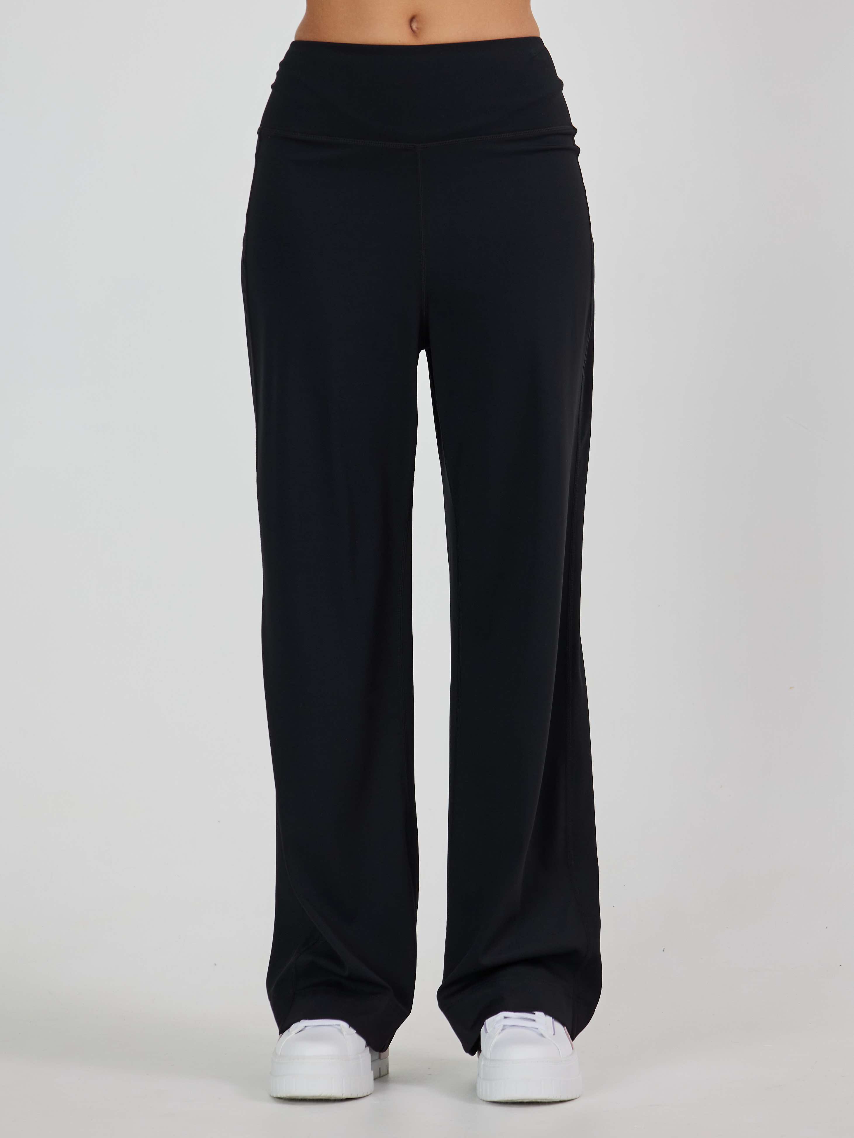 Брюки широкие на резинке с карманом на поясе сзади