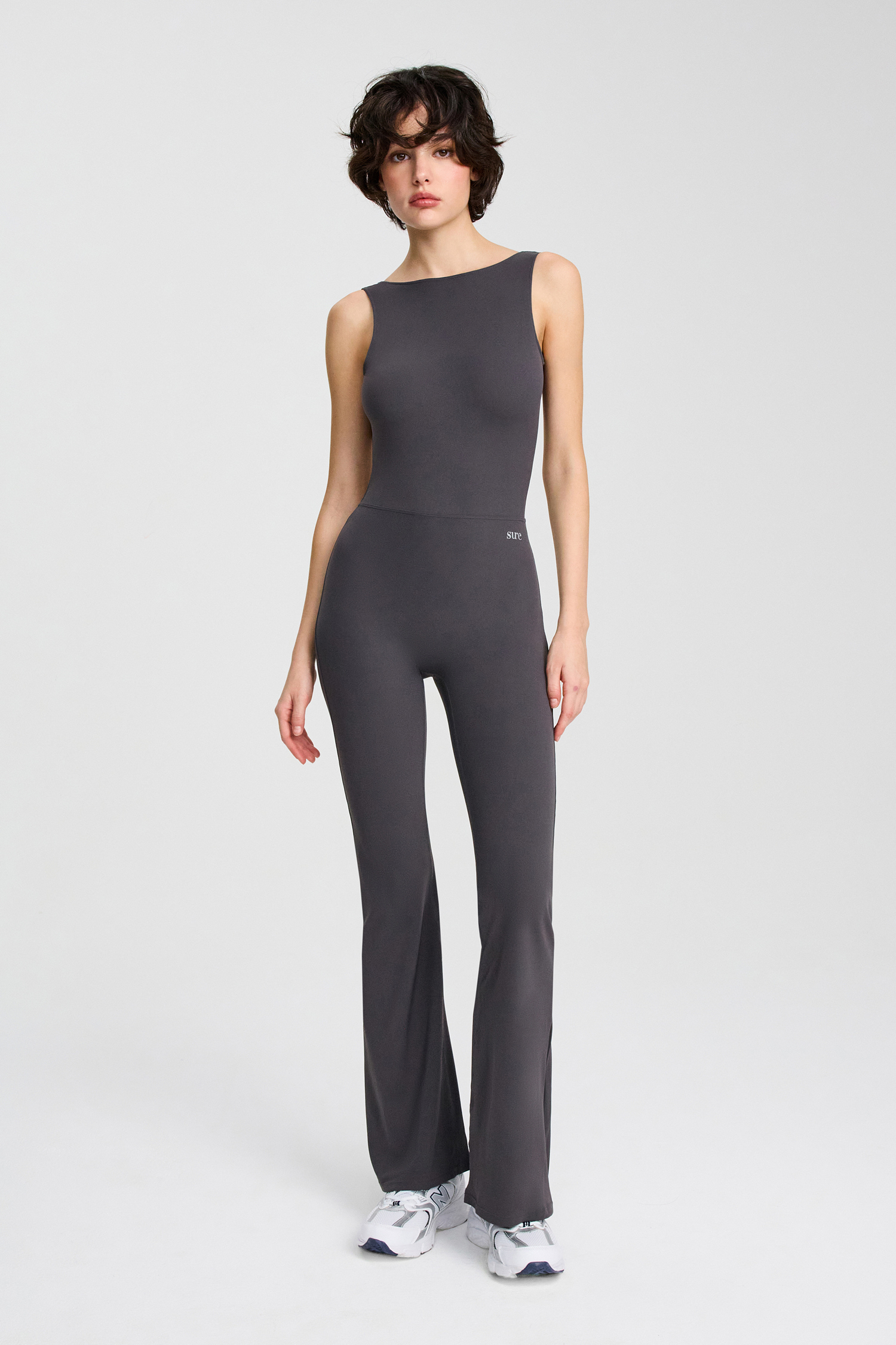 Комбинезон с глубоким вырезом, для фитнеса и йоги, с брюками-клеш, без чашечек