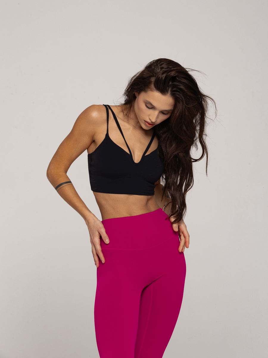 Спортивный топ-бра со средней поддержкой на тонких бретелях