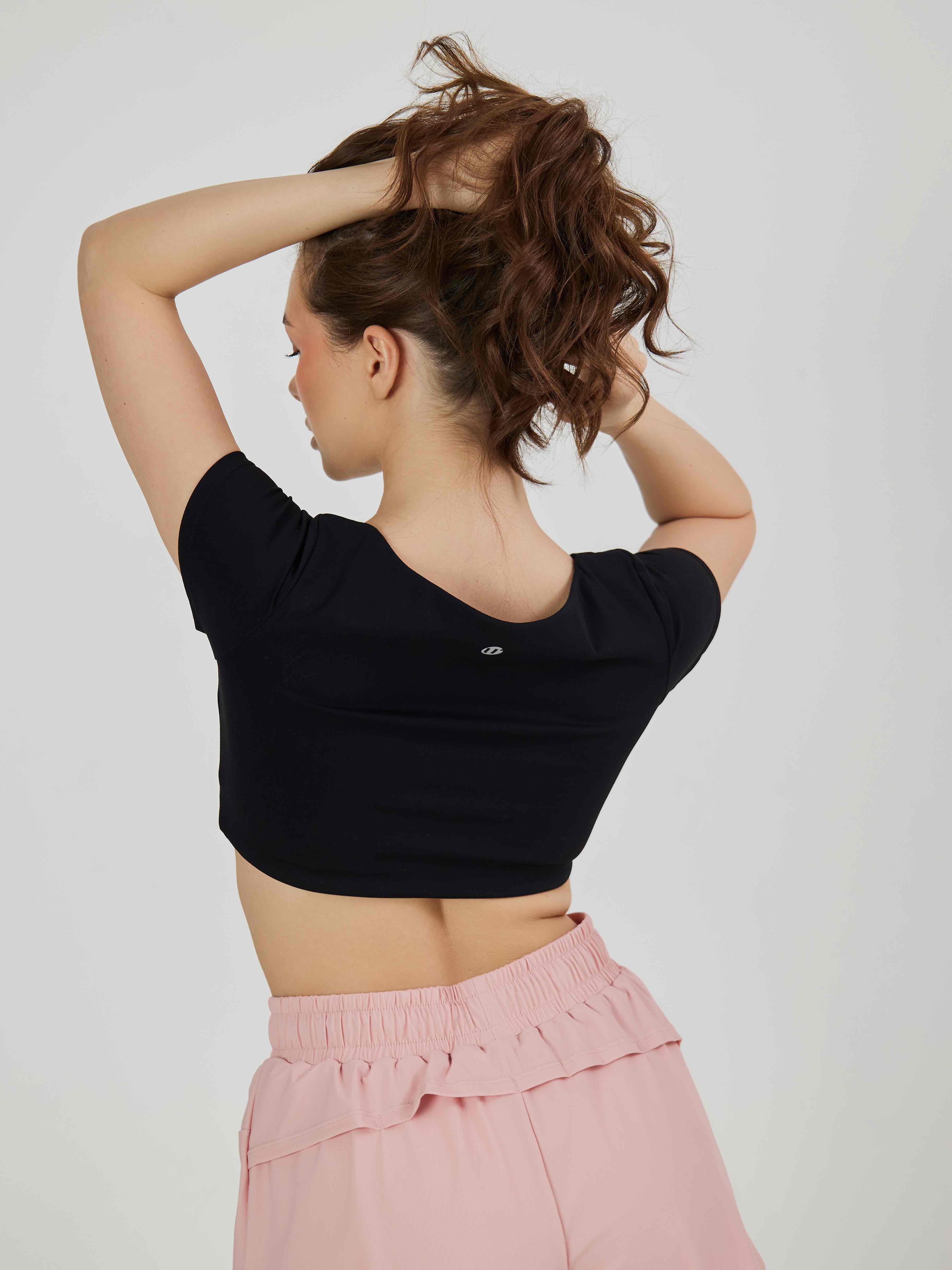 Топ с коротким рукавом со сборкой на груди