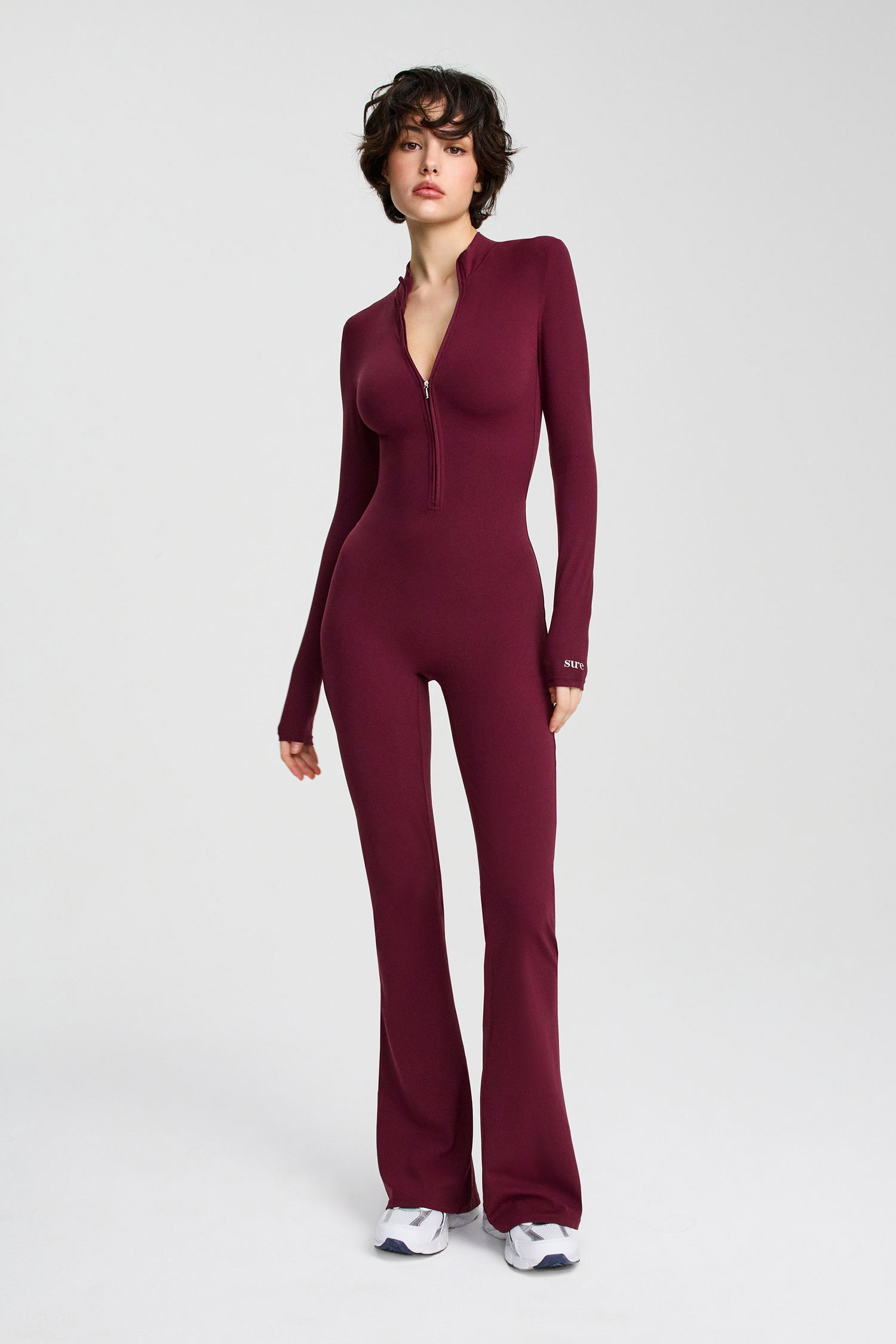 Комбинезон с длинными рукавами и брюками-клеш, с молнией на груди