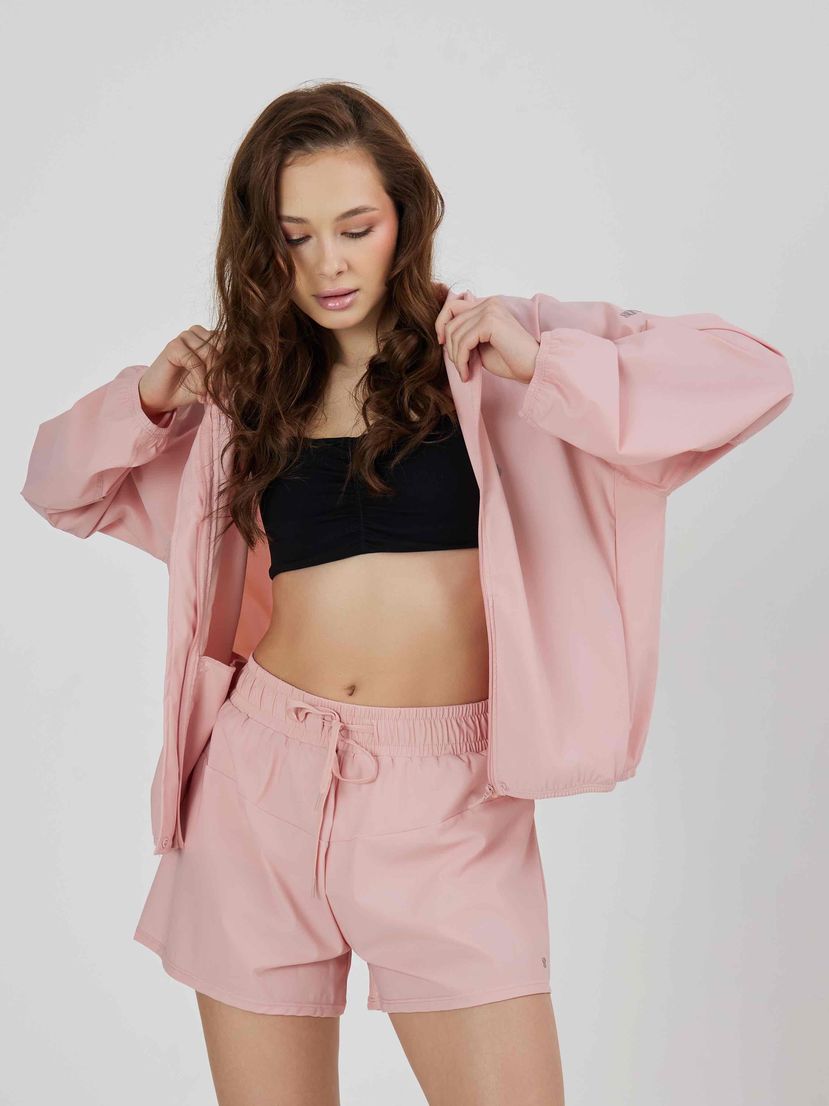 Ветровка с капюшоном из эластичной ткани SPF50