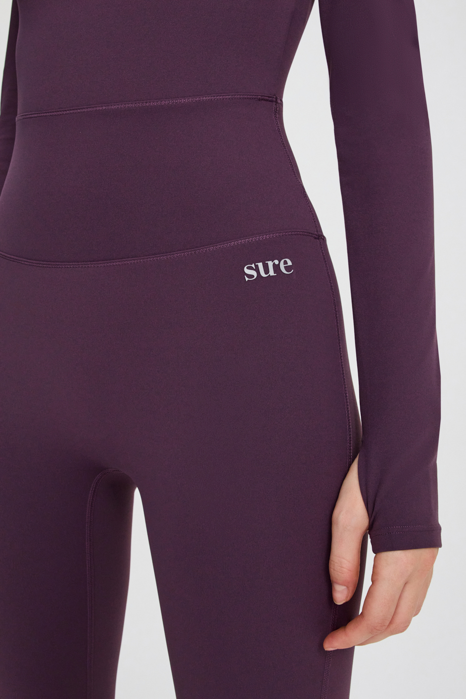 Комбинезон с длинным рукавом, открытыми плечами и двойными бретелями, брюки-клеш, съемные чашечки