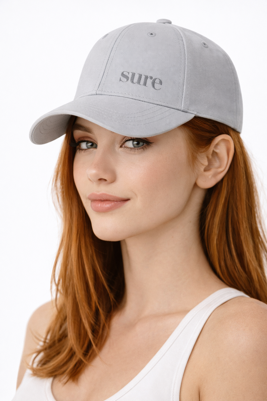 Кепка-бейсболка с маленьким логотипом