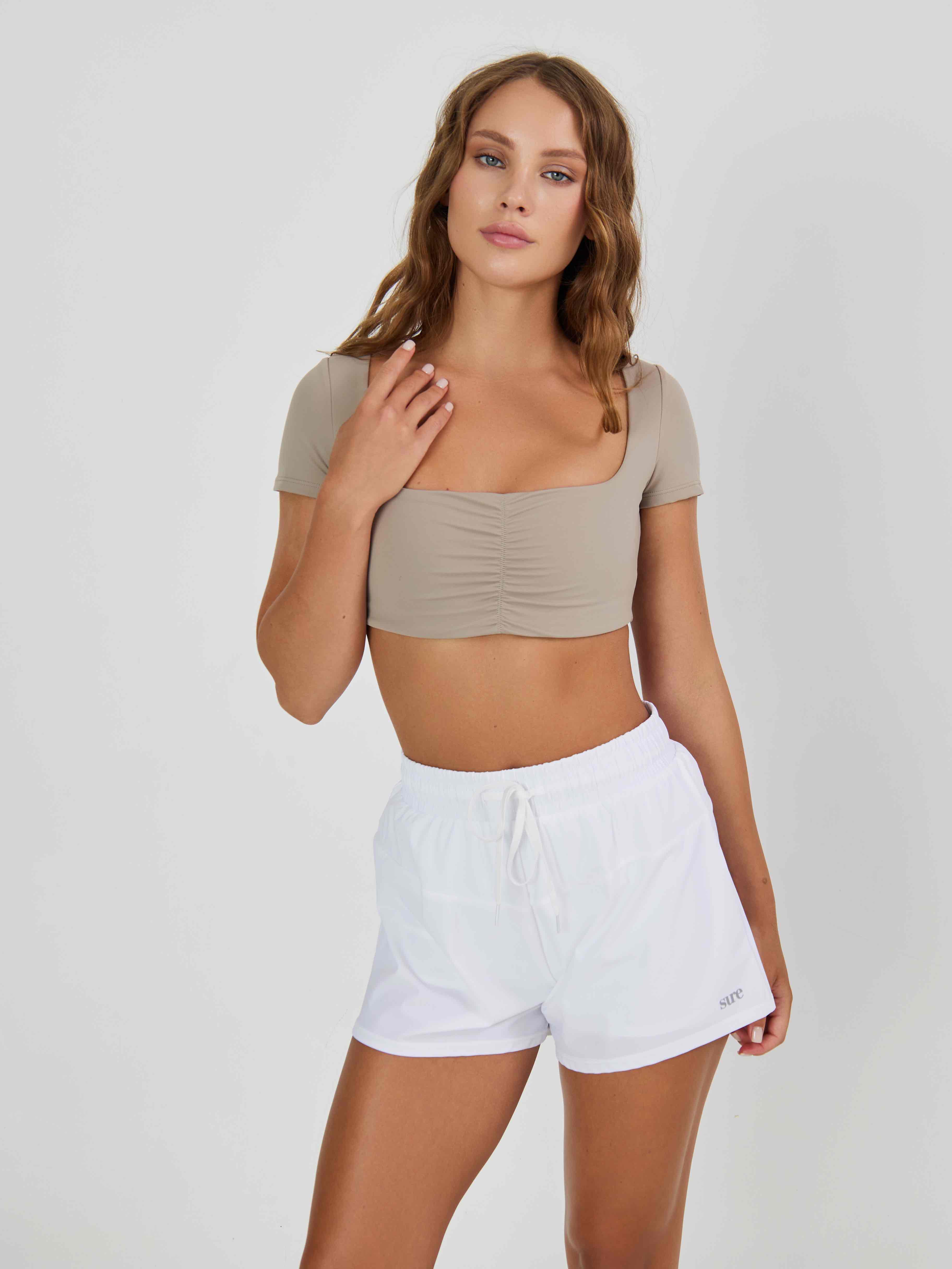 Топ с коротким рукавом со сборкой на груди