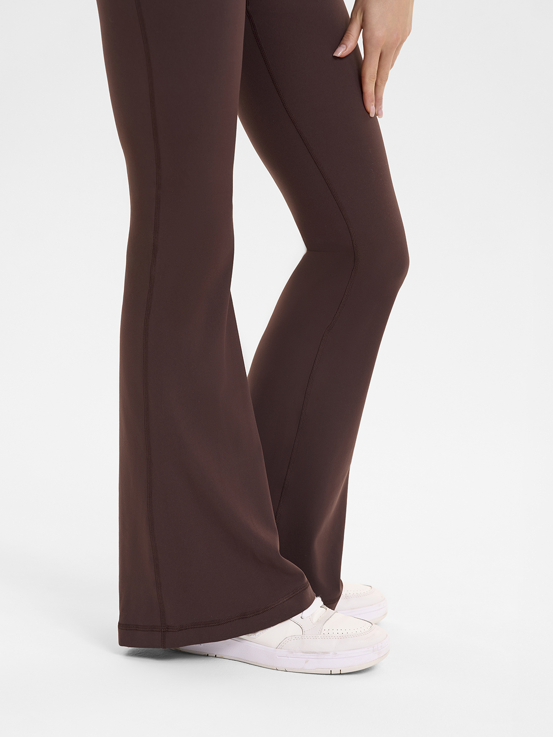 Спортивные брюки-клеш с высокой посадкой