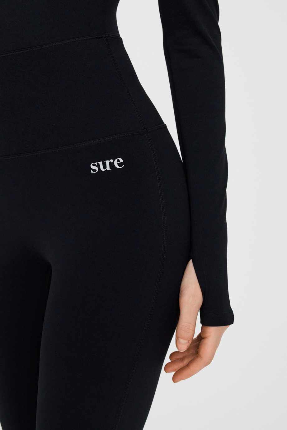 Комбинезон с длинным рукавом, открытыми плечами и двойными бретелями, брюки-клеш, съемные чашечки