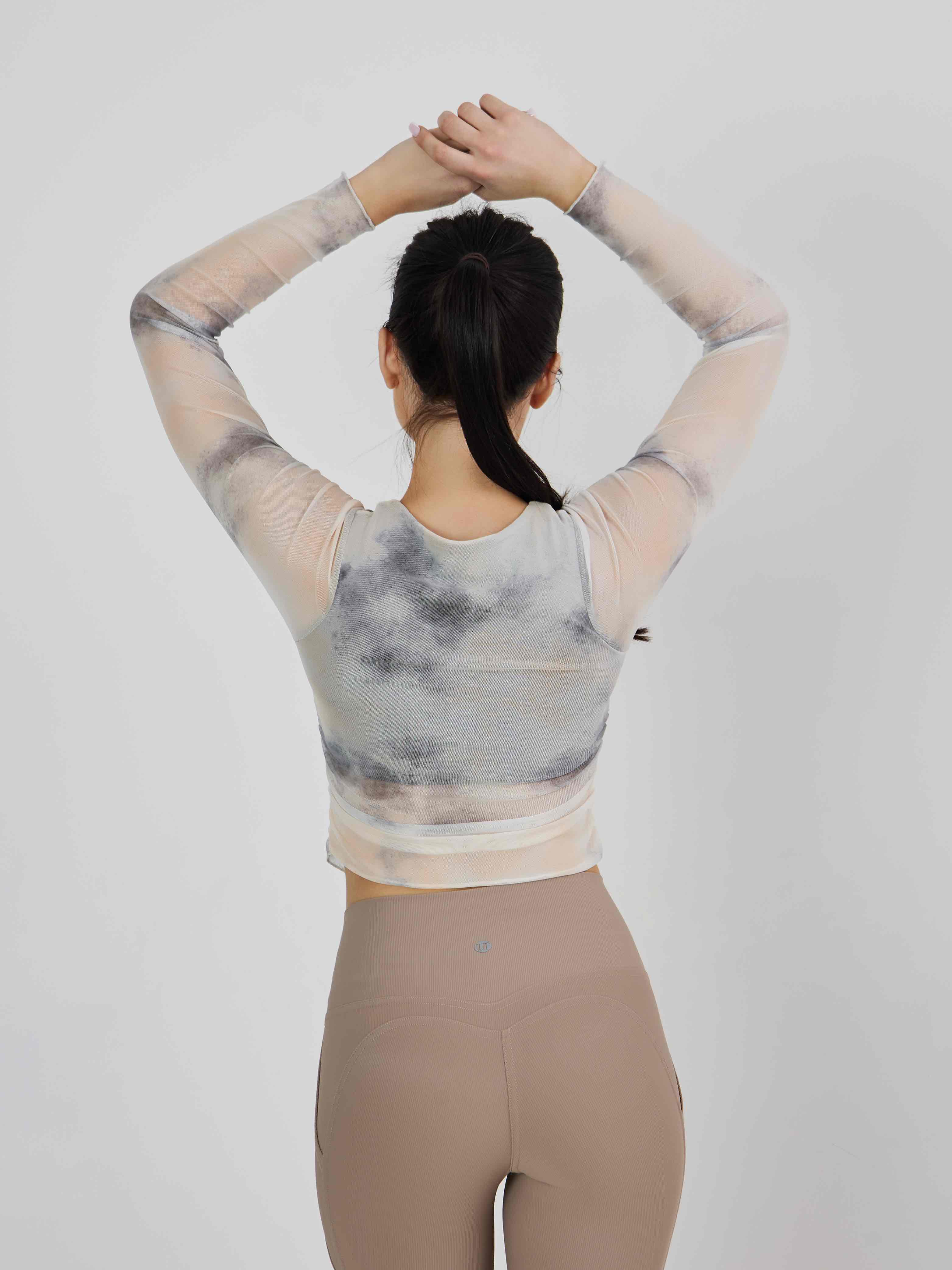 Лонгслив из сетки в технике tye-die с встроенным топом