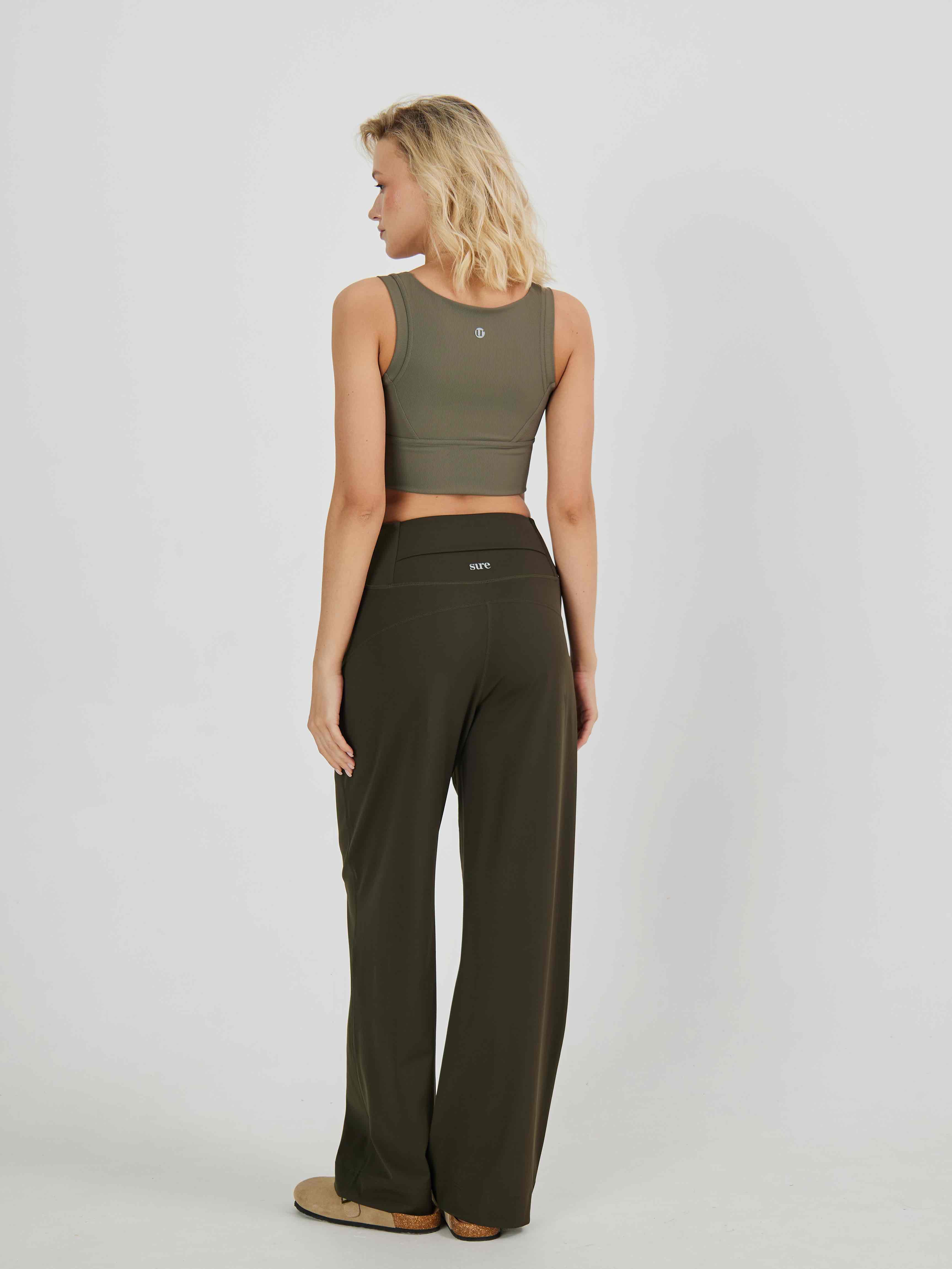 Брюки широкие на резинке с карманом на поясе сзади