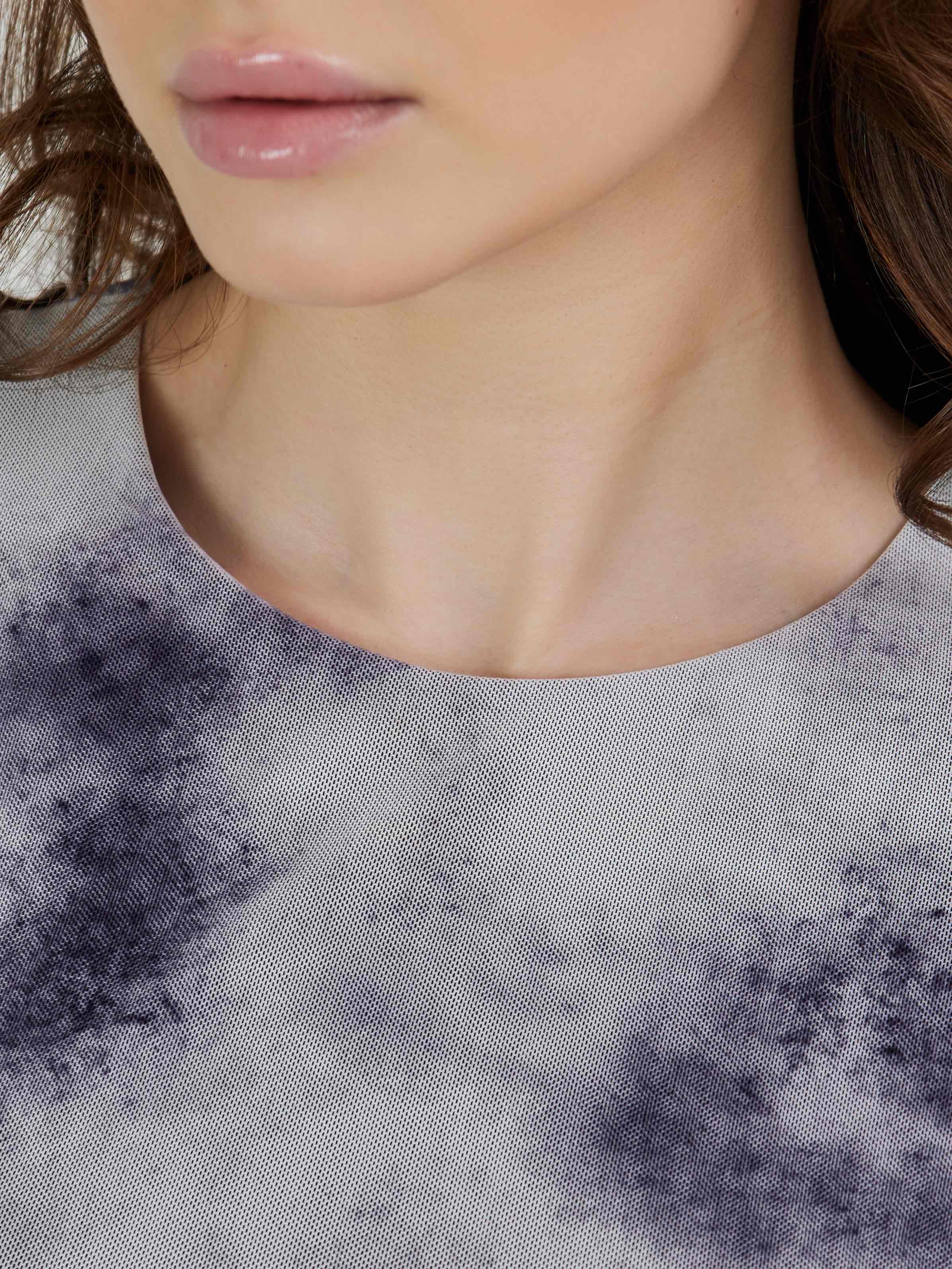 Лонгслив из сетки в технике tye-die с встроенным топом