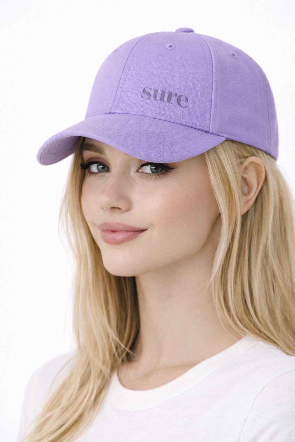 Кепка-бейсболка с маленьким логотипом