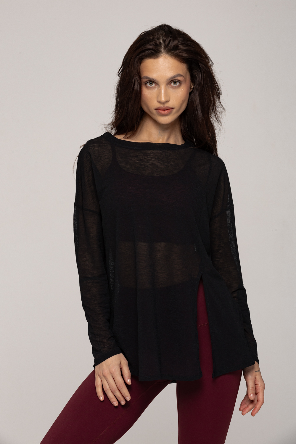 Лонгслив полупрозрачный оверсайз с разрезами