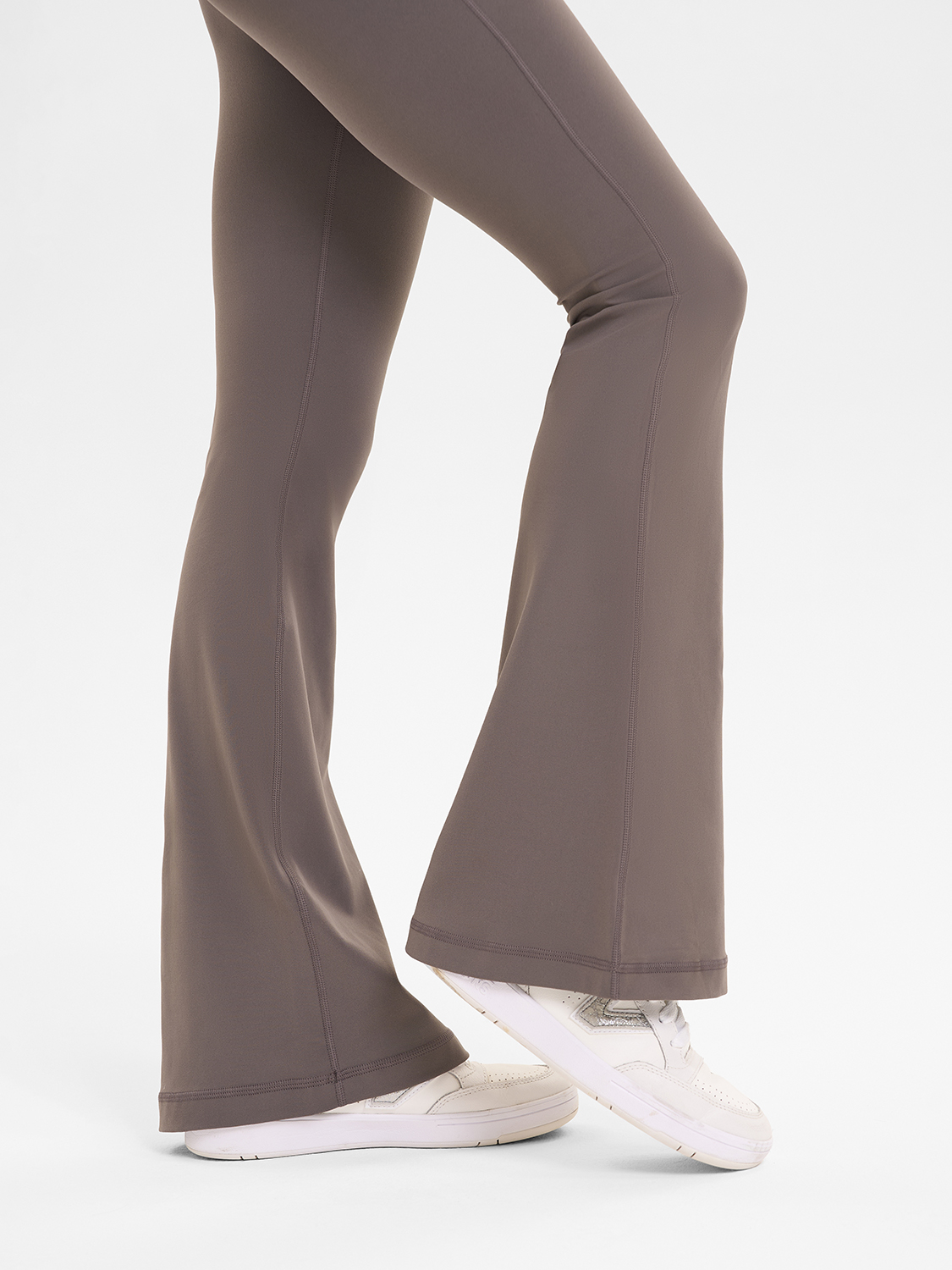 Спортивные брюки-клеш с высокой посадкой