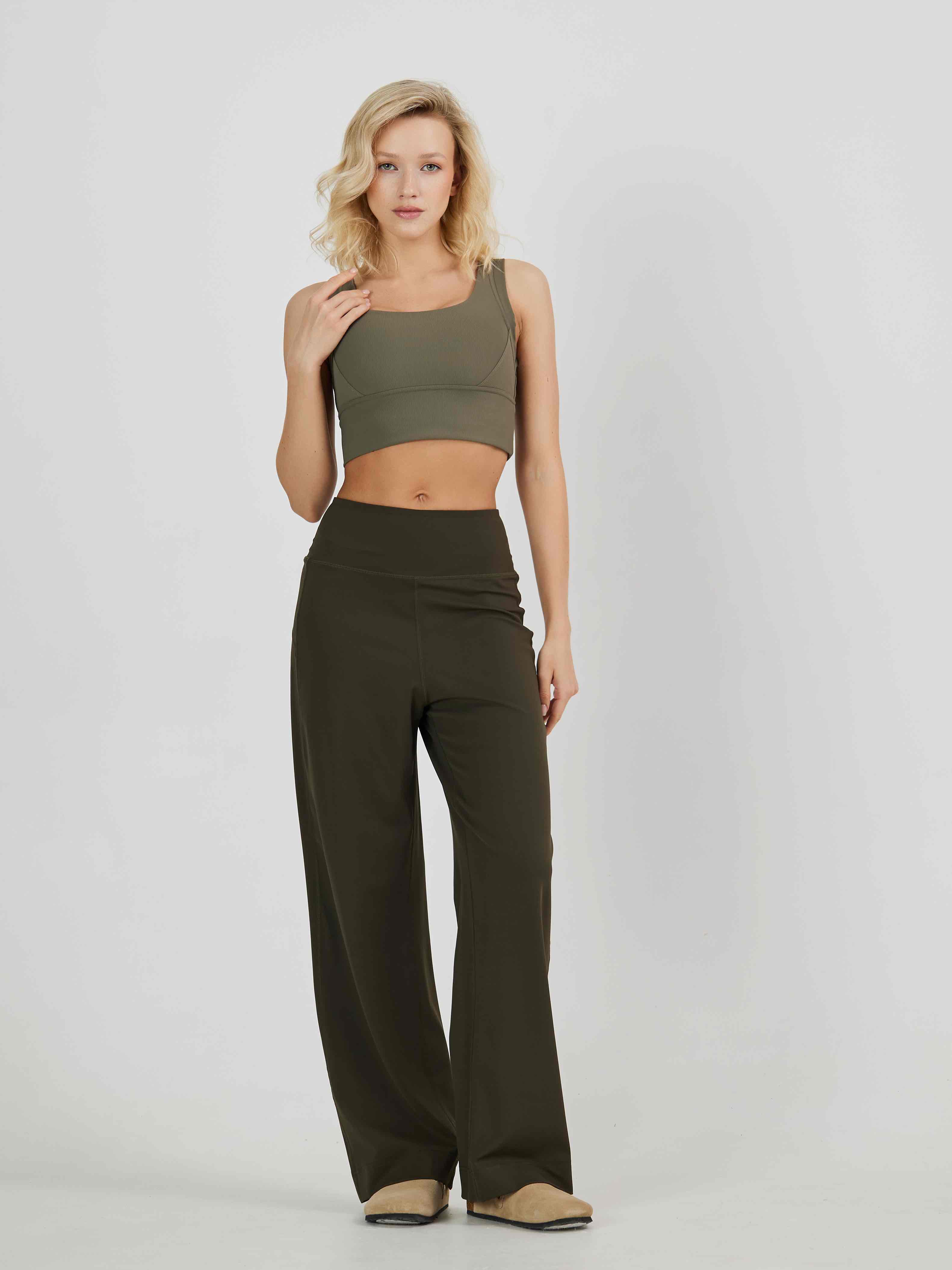 Брюки широкие на резинке с карманом на поясе сзади