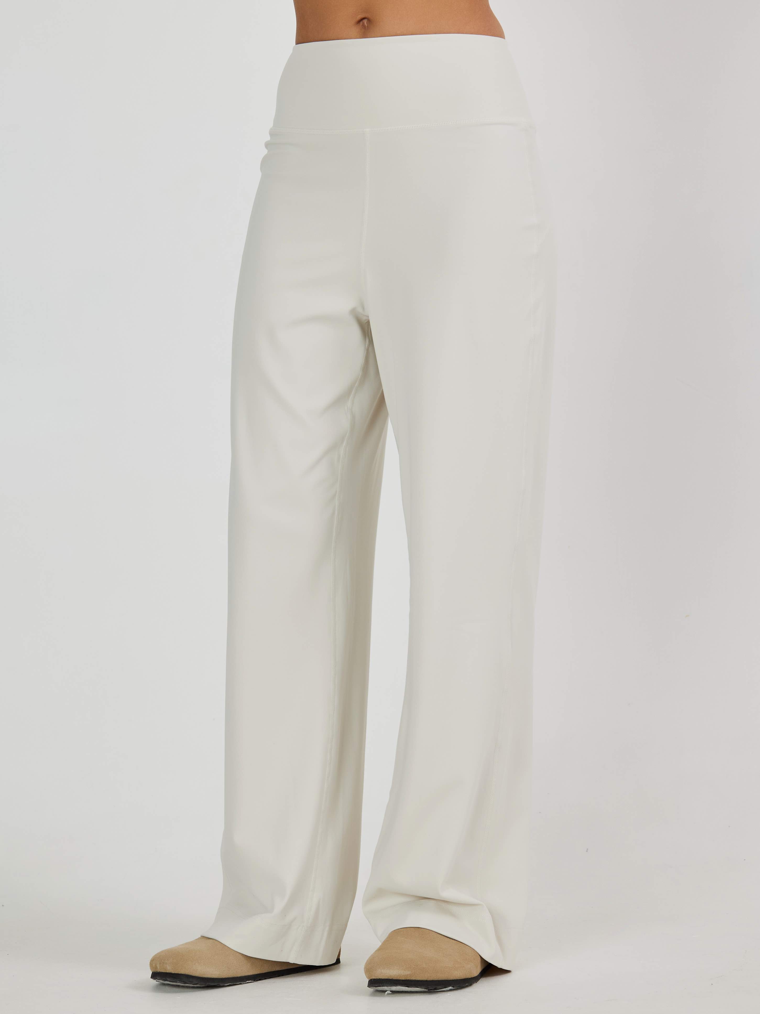 Брюки широкие на резинке с карманом на поясе сзади