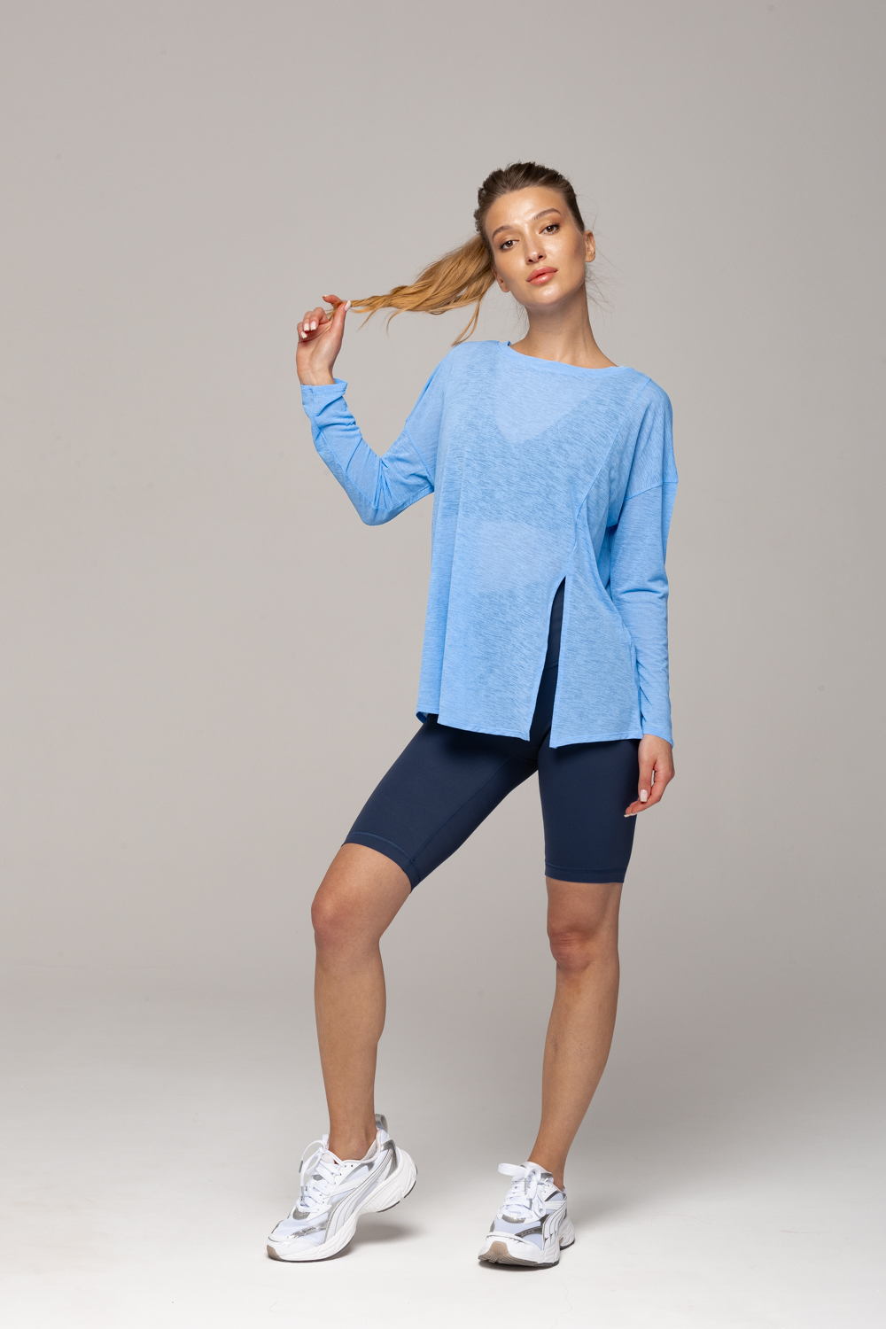 Лонгслив полупрозрачный оверсайз с разрезами