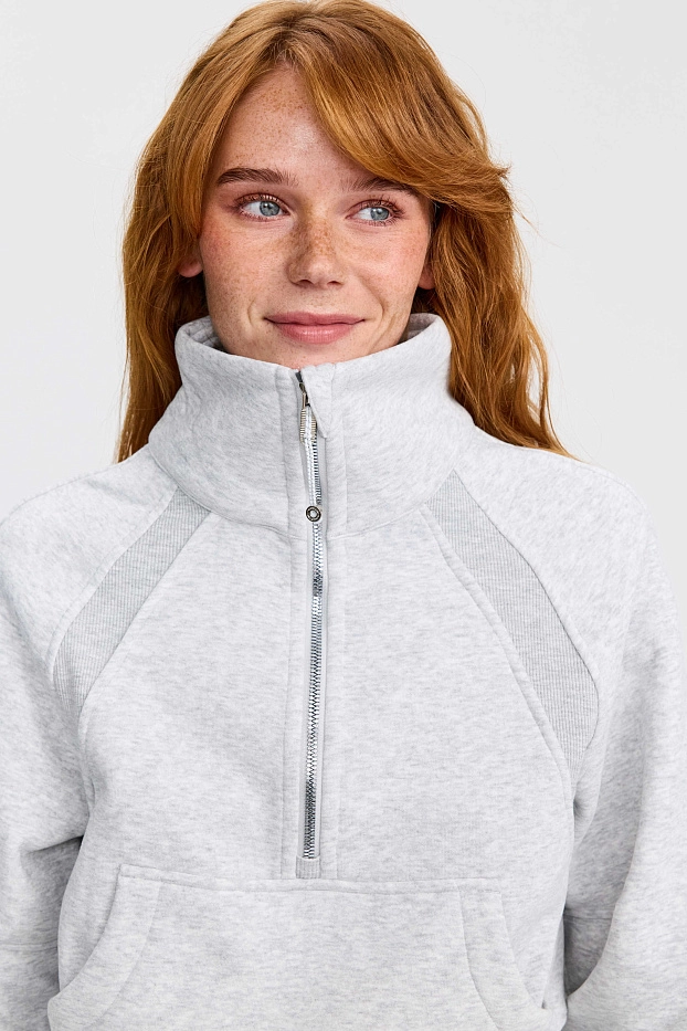 Свитшот оверсайз 1/2 zip с воротником UL