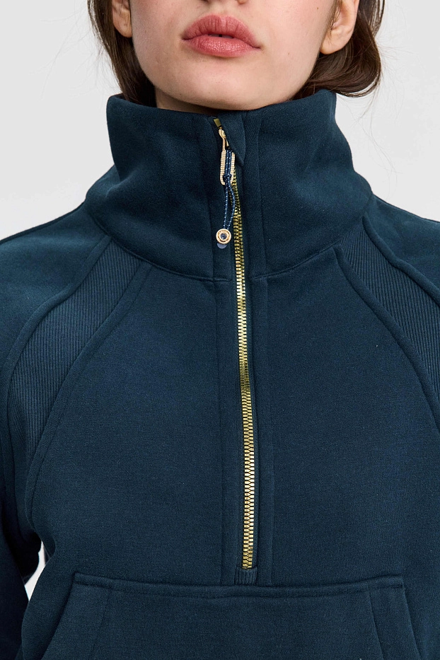 Свитшот оверсайз 1/2 zip с воротником UL